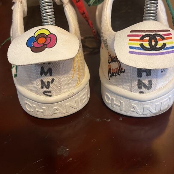 CHANEL Pharrell Graffiti Low-Top Sneakers Printed Canvas White, Multicolor. - Picture 10 of 14